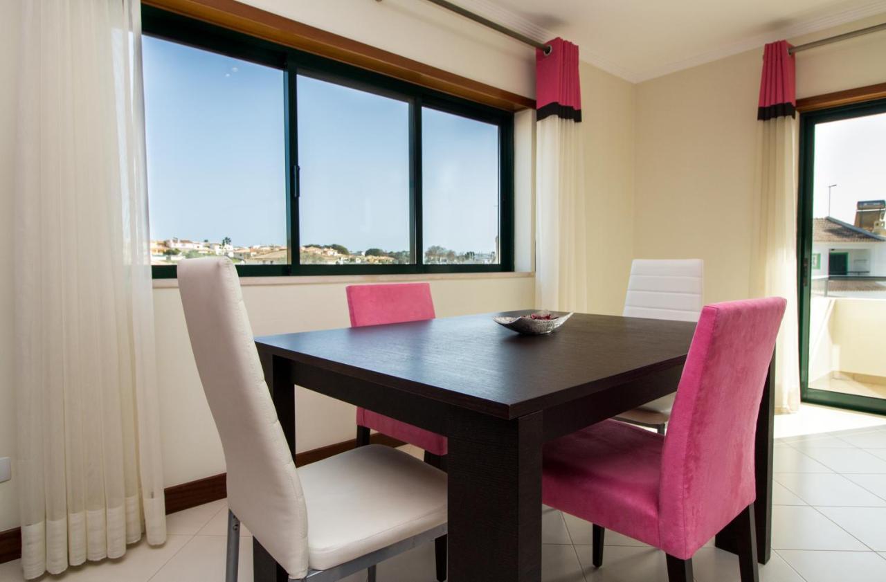 Family Apartment - Pool And Garden & Playground & Beach & 알부페이라 외부 사진