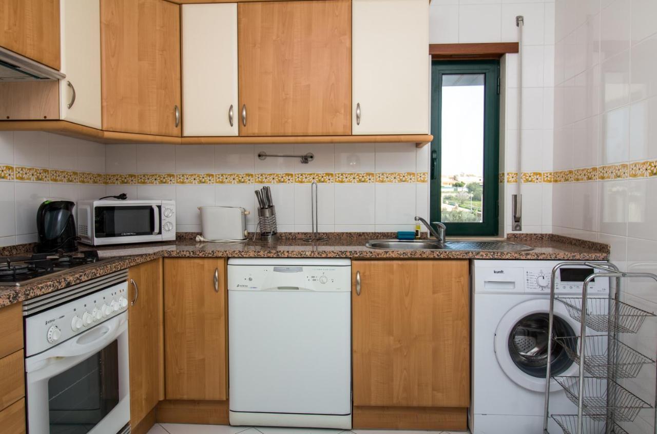 Family Apartment - Pool And Garden & Playground & Beach & 알부페이라 외부 사진