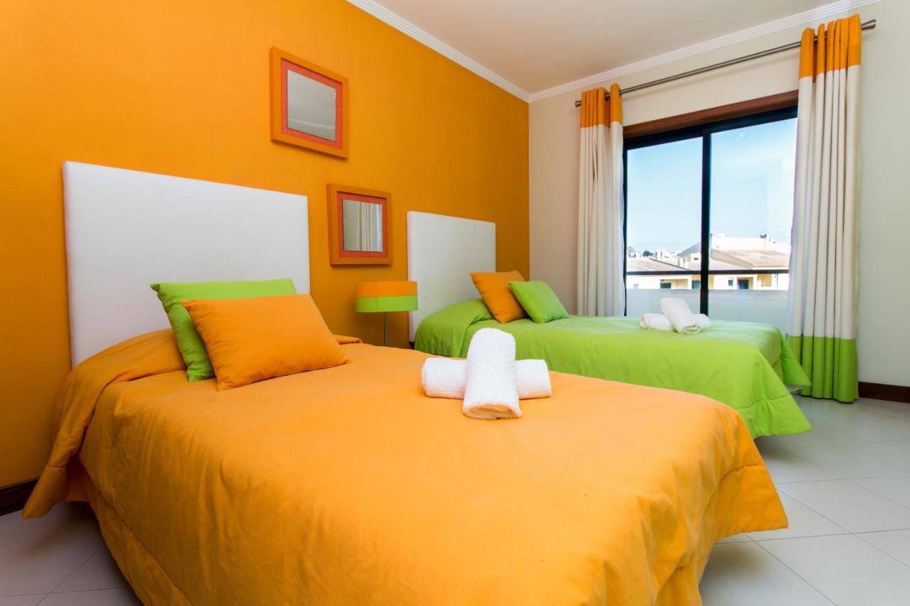 Family Apartment - Pool And Garden & Playground & Beach & 알부페이라 외부 사진
